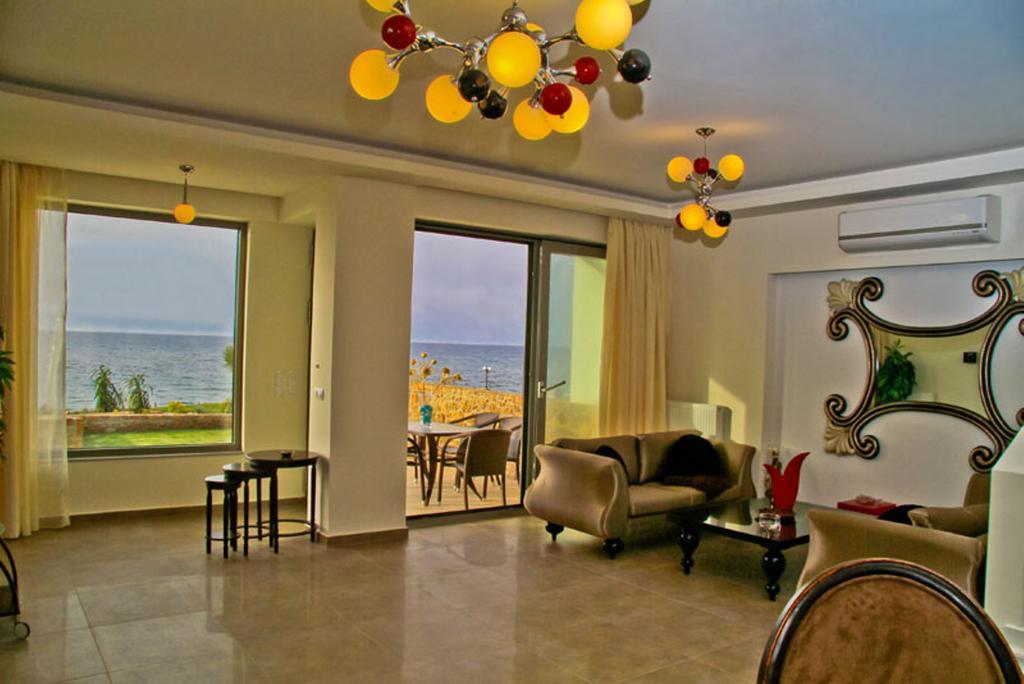 Sea View Beachfront Villa Peri Goúves Eksteriør bilde
