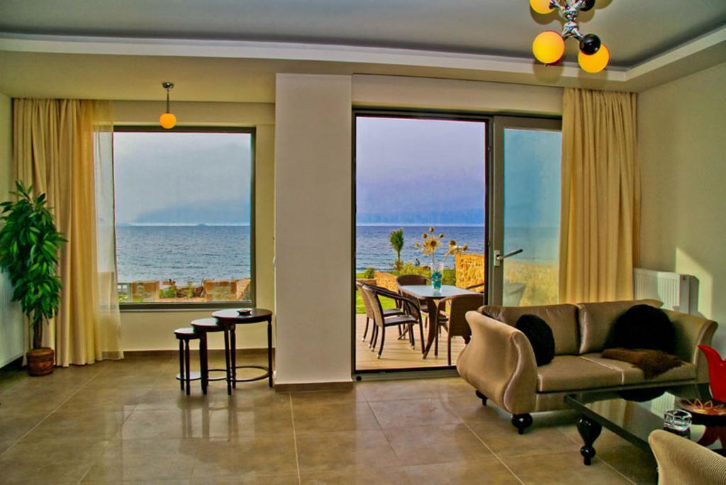 Sea View Beachfront Villa Peri Goúves Eksteriør bilde